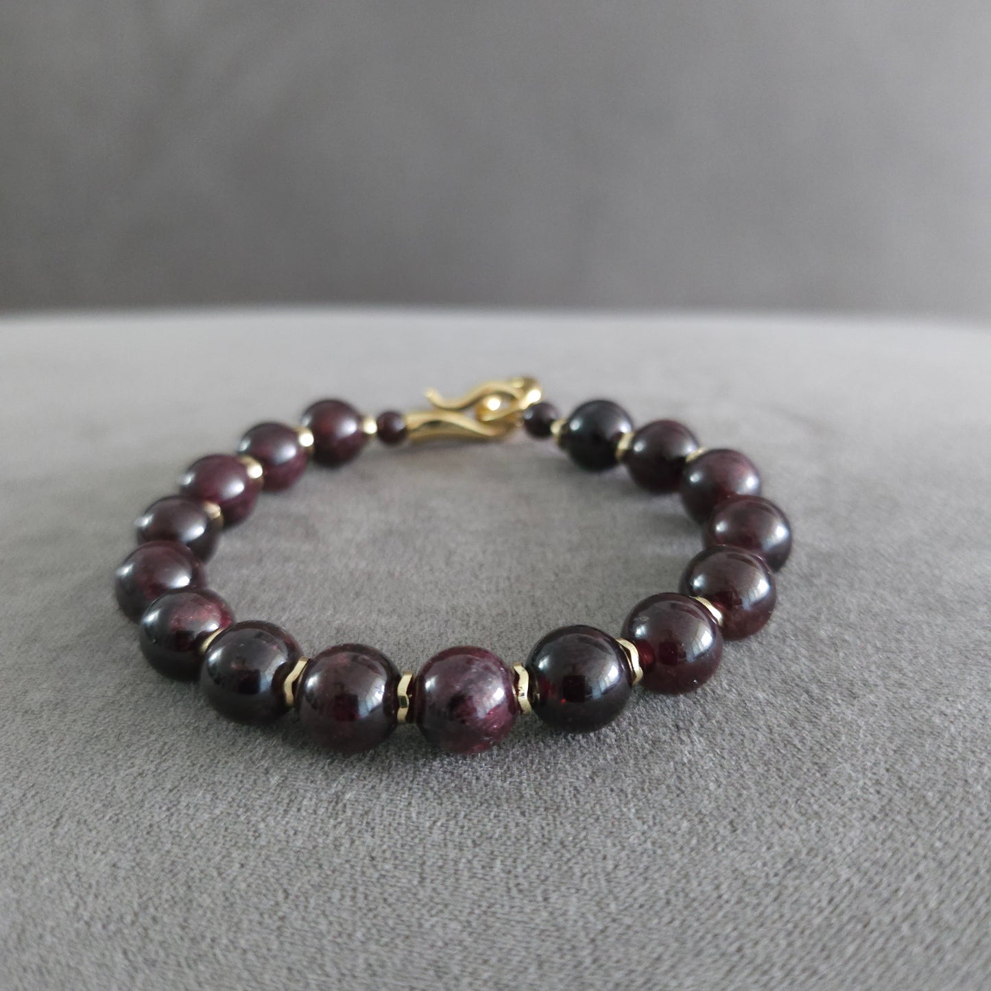 צמיד גרנט וזהב