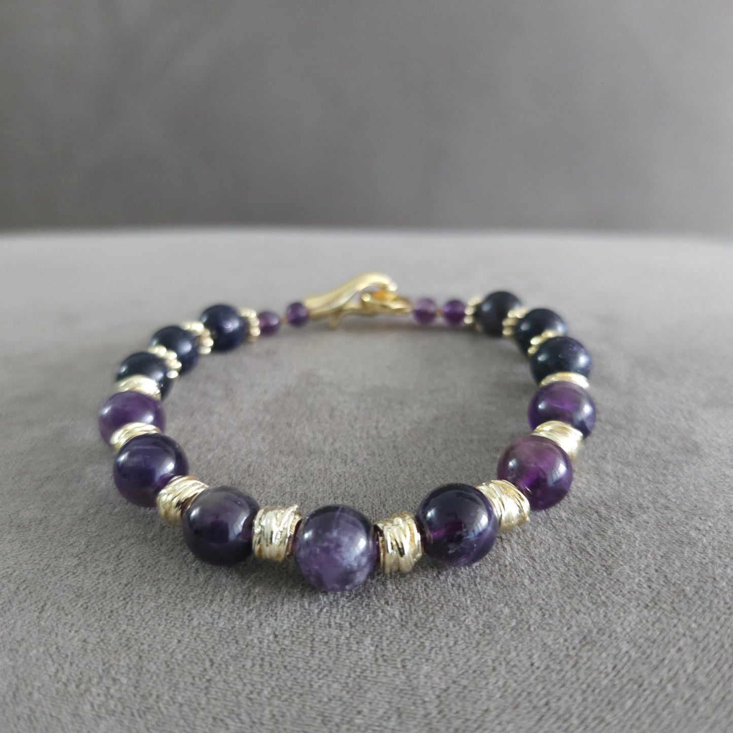 צמיד אמטיסט, גולדסטון וזהב